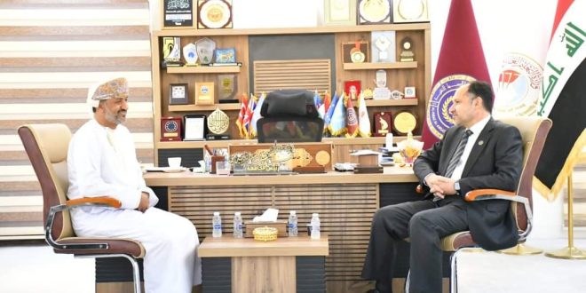 رئيس جامعة الفرات الأوسط التقنية يستقبل رئيس إدارة تقنية المعلومات في جامعة السلطان قابوس سلطنة عمان