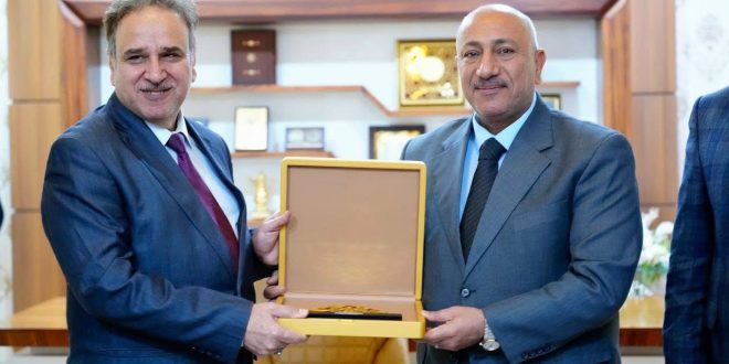 بعد حصوله على براءة اختراع في امريكا … تكريم تدريسي من جامعة كربلاء