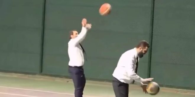 الرئيس السوري أحمد الشرع يستعض مهاته بكرة السلة