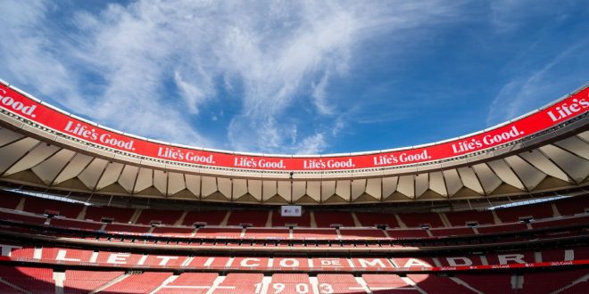 إل جي تُسلّم لوحةً شريطيةً ضخمةً إلى ملعب مدريد لكرة القدم