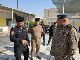 قبل يومٍ من الاقتراع الخاص… مدير إعلام وزارة الدفاع يتفقد مركز التصويت الخاص بالمديرية