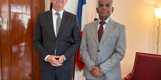 محسن الحميد.. يدعو الى تعزيز بيئة الاستثمار وتبسيط الاجراءات لجذب رؤوس الأموال الأجنبية محسن الحميد.. يدعو الى تعزيز بيئة الاستثمار وتبسيط الاجراءات لجذب رؤوس الأموال الأجنبية